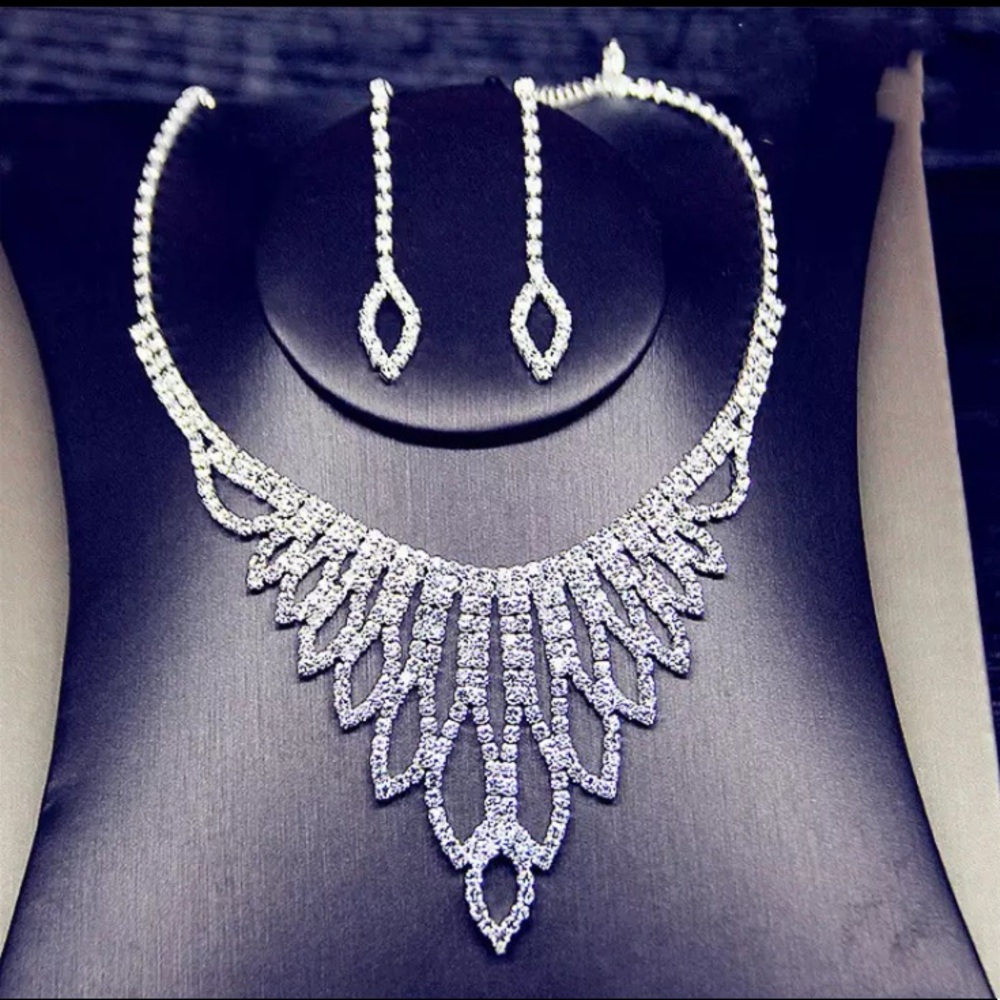New! Luxury Rhinestone Set Necklace Earrings